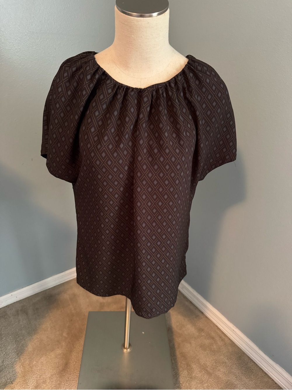 Ann Taylor Black Geometric Short-Sleeve Blouse